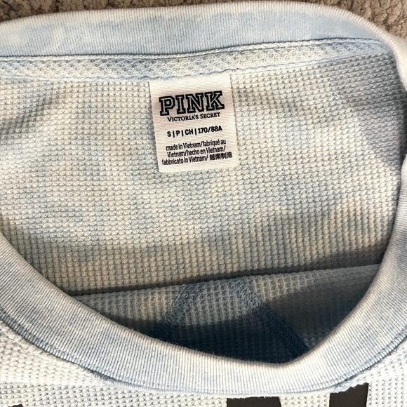 VS PINK | Tie Dye Long Sleeve Waffle Crop Top Size Small - Picture 4 of 4